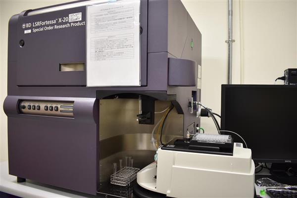 十六色細胞分析儀