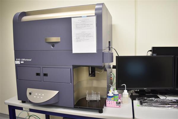 十八色細胞分析儀