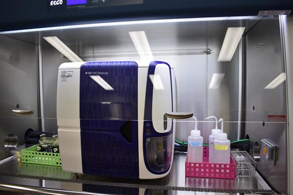 F3 九色桌上型細胞分選儀